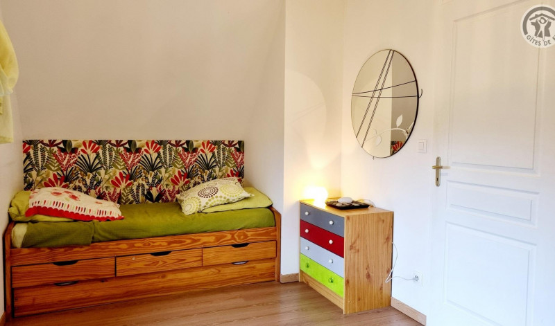 Chambre � l'�tage (un lit de 140x190cm et un lit 90x190cm)