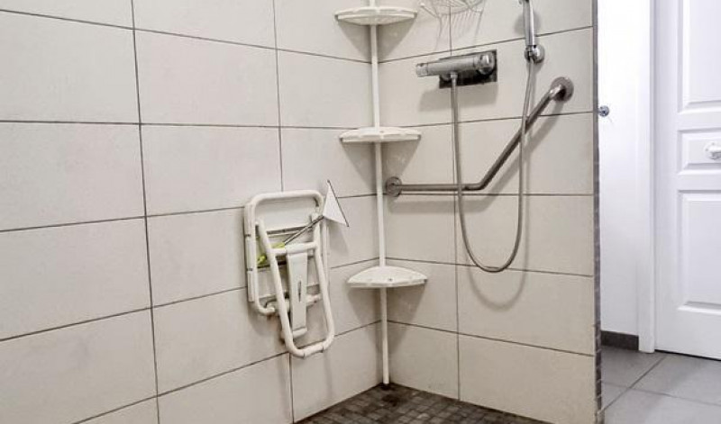 Salle d'eau au rez-de-chauss�e 